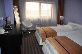 Отель Hotel Dumbrava Бакэу Двухместный номер с 2 отдельными кроватями-2